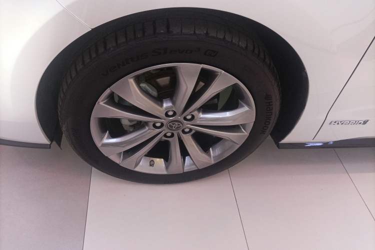 Used Toyota SIENNA 2021 2.5L Hybrid Premium Edition Left Front Wheel Hub