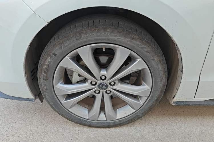 Used Toyota SIENNA 2021 2.5L Hybrid Premium Edition Left Front Wheel Hub