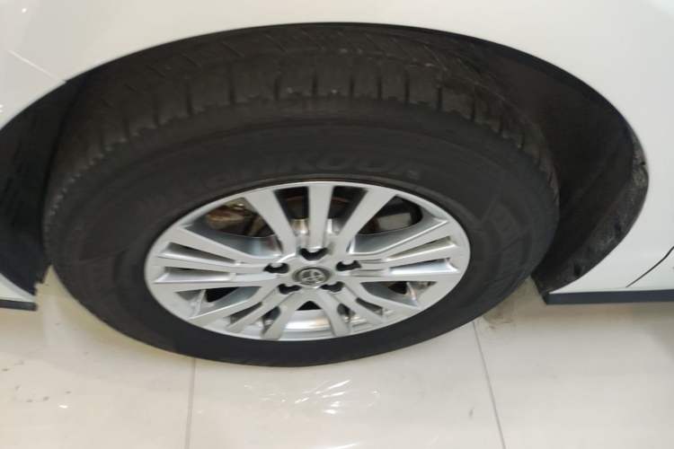Used Toyota SIENNA 2021 2.5L Hybrid Luxury Edition Left Front Wheel Hub
