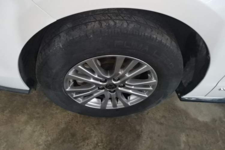 Used Toyota SIENNA 2021 2.5L Hybrid Premium Edition Left Front Wheel Hub