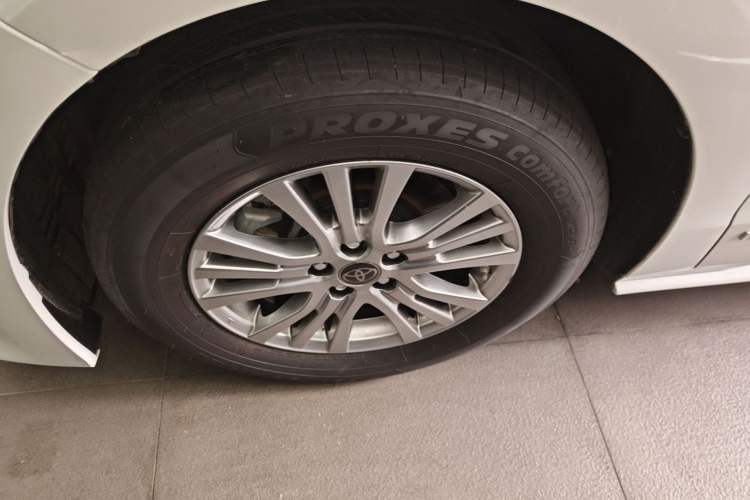 Used Toyota SIENNA 2021 2.5L Hybrid Comfort Edition Left Front Wheel Hub