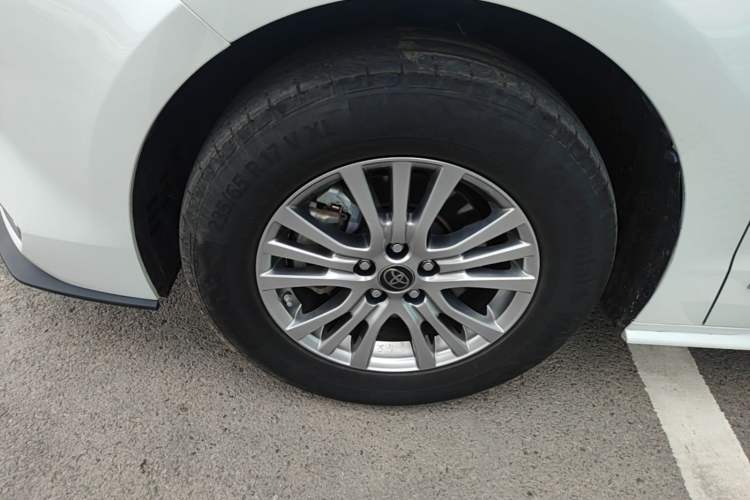 Used Toyota SIENNA 2021 2.5L Hybrid Comfort Edition Left Front Wheel Hub