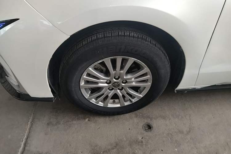 Used Toyota SIENNA 2021 2.5L Hybrid Comfort Edition Left Front Wheel Hub