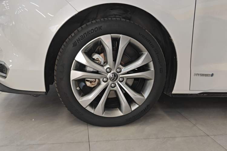 Used Toyota SIENNA 2021 2.5L Hybrid Premium Edition Left Front Wheel Hub