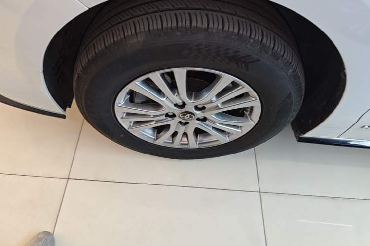 Used Toyota SIENNA 2021 2.5L Hybrid Luxury Edition Left Front Wheel Hub