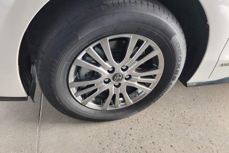 Used Toyota SIENNA 2021 2.5L Hybrid Premium Edition Left Front Wheel Hub