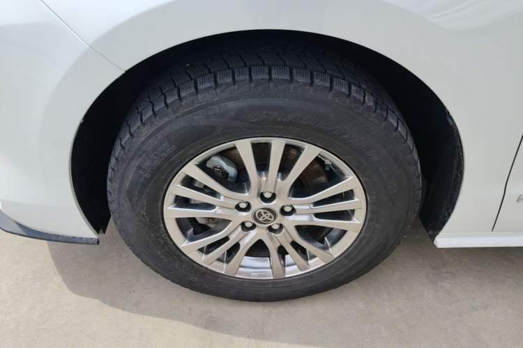Used Toyota SIENNA 2021 2.5L Hybrid Comfort Edition Left Front Wheel Hub