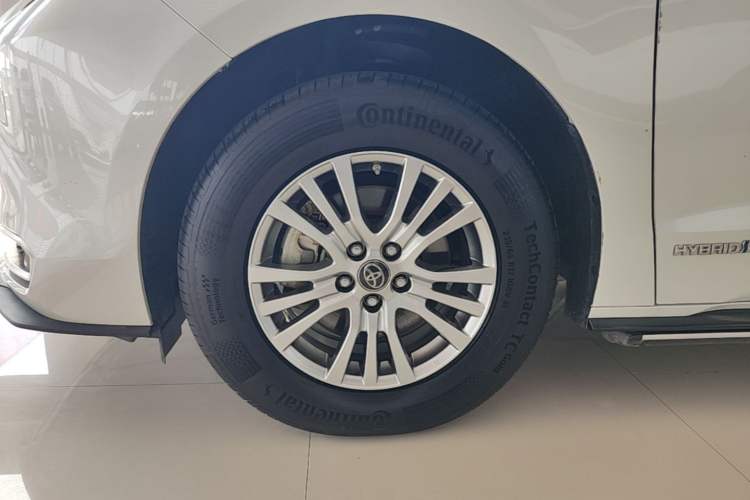 Used Toyota SIENNA 2021 2.5L Hybrid Premium Edition Left Front Wheel Hub