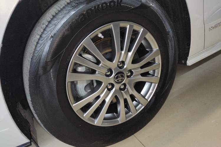 Used Toyota SIENNA 2021 2.5L Hybrid Comfort Edition Left Front Wheel Hub