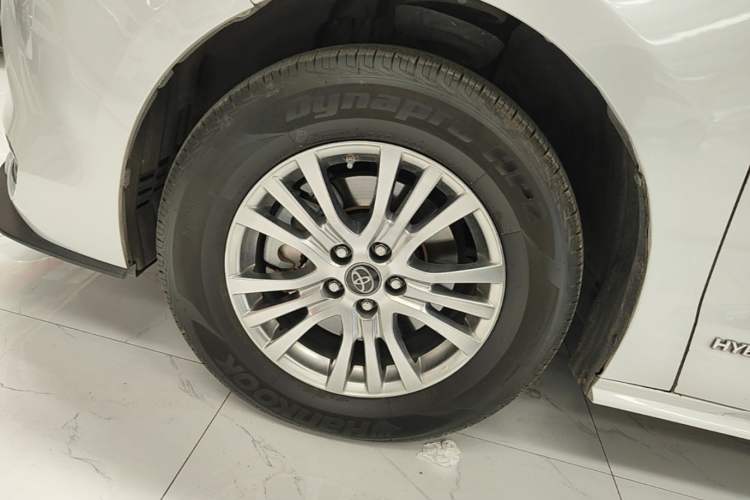 Used Toyota SIENNA 2021 2.5L Hybrid Premium Edition Left Front Wheel Hub