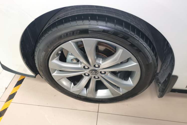 Used Toyota SIENNA 2021 2.5L Hybrid Premium Edition Left Front Wheel Hub
