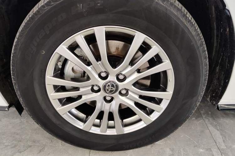 Used Toyota SIENNA 2021 2.5L Hybrid Premium Edition Left Front Wheel Hub
