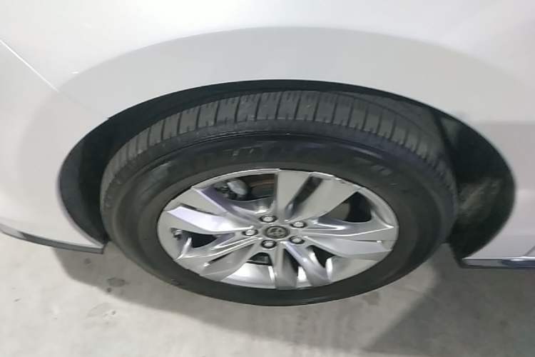 Used Toyota SIENNA 2021 2.5L Hybrid Ultimate Edition Left Front Wheel Hub