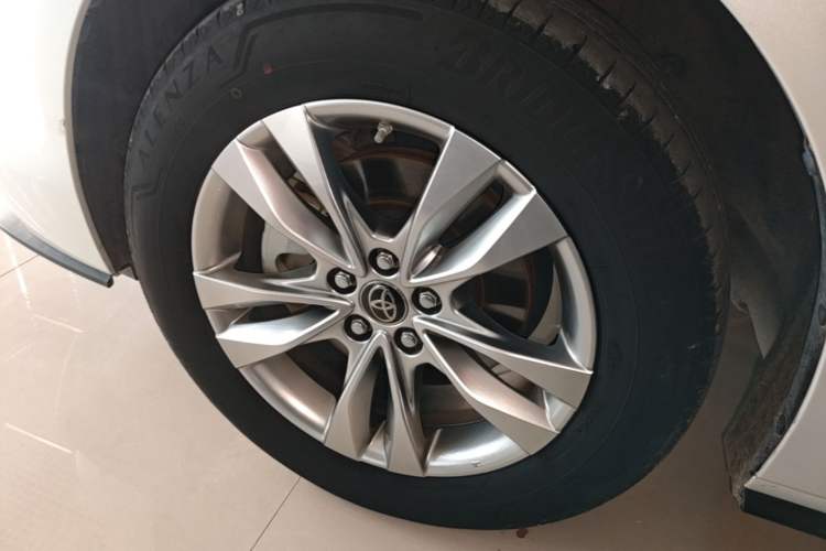 Used Toyota SIENNA 2021 2.5L Hybrid Ultimate Edition Left Front Wheel Hub