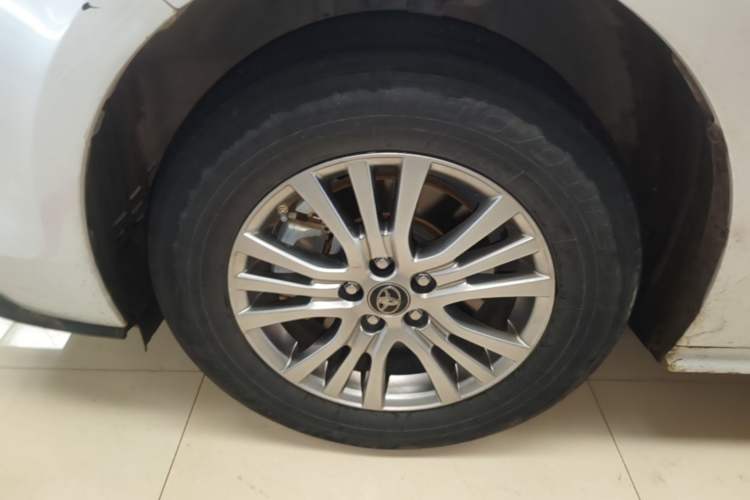 Used Toyota SIENNA 2021 2.5L Hybrid Comfort Edition Left Front Wheel Hub
