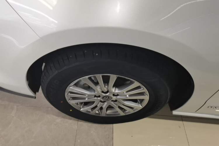 Used Toyota SIENNA 2021 2.5L Hybrid Comfort Edition Left Front Wheel Hub