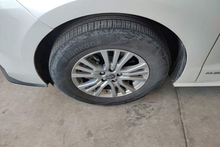 Used Toyota SIENNA 2021 2.5L Hybrid Comfort Edition Left Front Wheel Hub