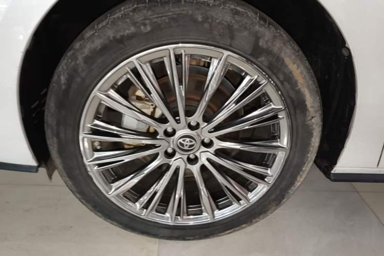 Used Toyota SIENNA 2021 2.5L Hybrid Luxury Edition Left Front Wheel Hub