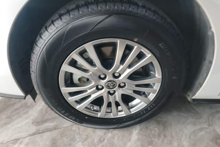 Used Toyota SIENNA 2021 2.5L Hybrid Luxury Edition Left Front Wheel Hub