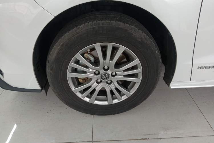Used Toyota SIENNA 2021 2.5L Hybrid Comfort Edition Left Front Wheel Hub