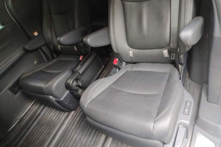 Used Toyota SIENNA 2021 2.5L Hybrid Premium Edition Left Rear Seat