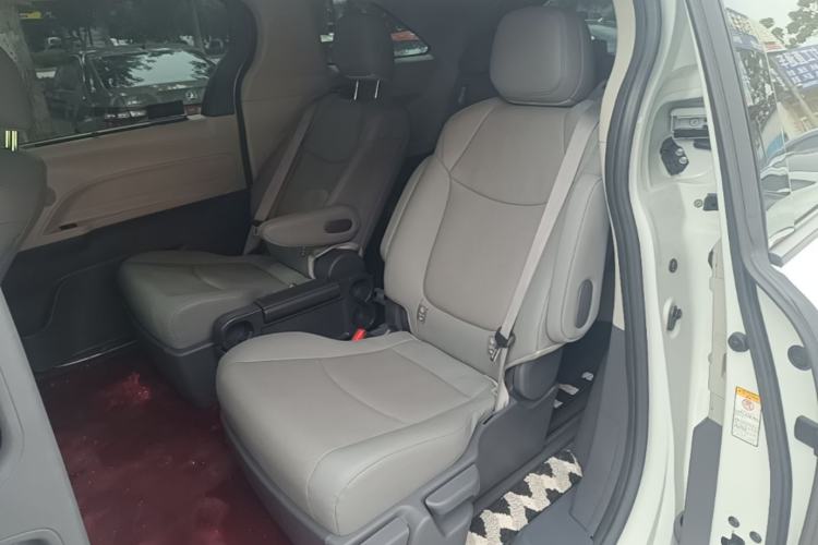 Used Toyota SIENNA 2021 2.5L Hybrid Luxury Edition Left Rear Seat