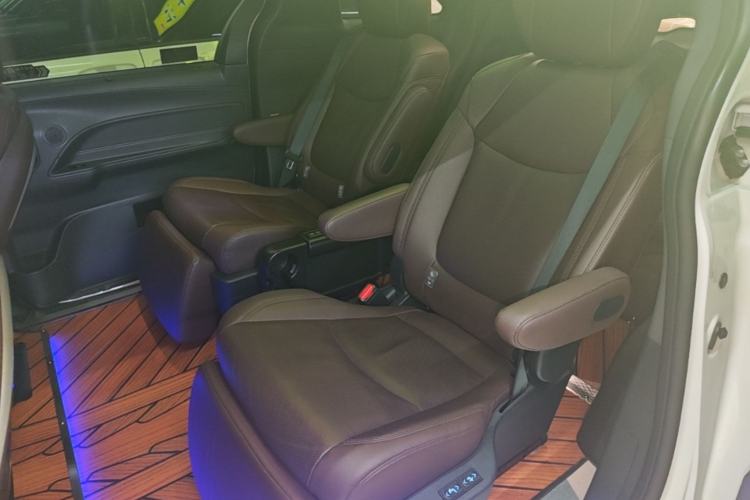 Used Toyota SIENNA 2021 2.5L Hybrid Platinum Edition Left Rear Seat