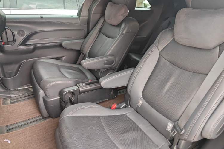 Used Toyota SIENNA 2021 2.5L Hybrid Premium Edition Left Rear Seat