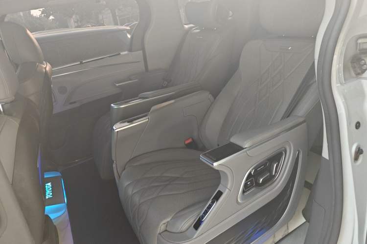 Used Toyota SIENNA 2021 2.5L Hybrid Luxury Welfare Edition Left Rear Seat