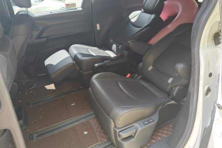 Used Toyota SIENNA 2021 2.5L Hybrid Ultimate Edition Left Rear Seat