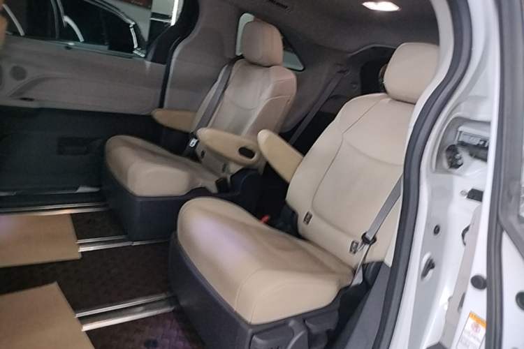 Used Toyota SIENNA 2021 2.5L Hybrid Comfort Edition Left Rear Seat