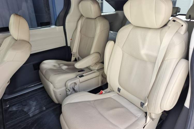 Used Toyota SIENNA 2021 2.5L Hybrid Premium Edition Left Rear Seat