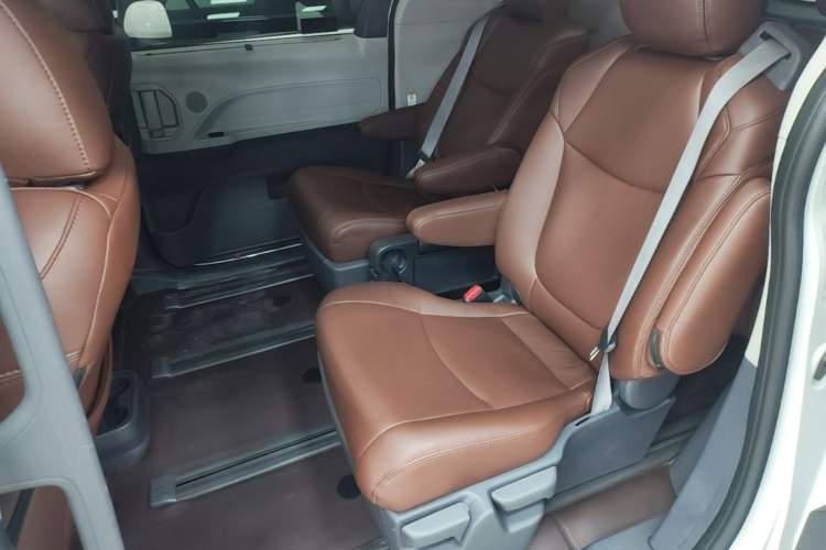 Used Toyota SIENNA 2021 2.5L Hybrid Comfort Edition Left Rear Seat