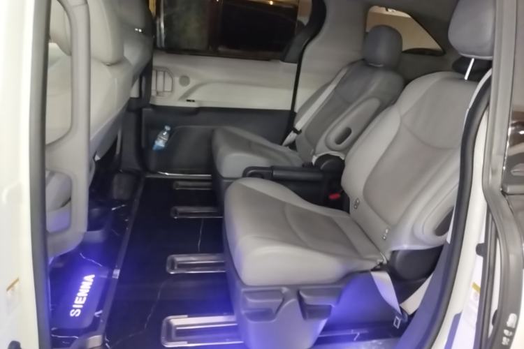 Used Toyota SIENNA 2021 2.5L Hybrid Luxury Edition Left Rear Seat