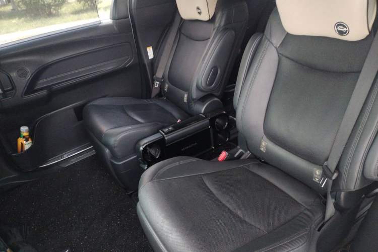 Used Toyota SIENNA 2021 2.5L Hybrid Platinum Edition Left Rear Seat