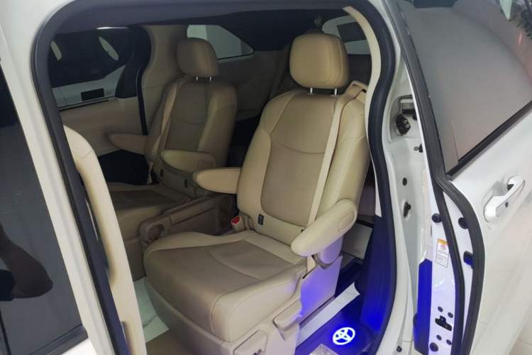 Used Toyota SIENNA 2021 2.5L Hybrid Luxury Edition Left Rear Seat