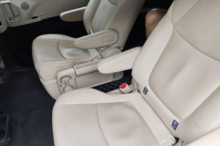 Used Toyota SIENNA 2021 2.5L Hybrid Luxury Edition Left Rear Seat