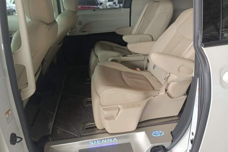 Used Toyota SIENNA 2021 2.5L Hybrid Premium Edition Left Rear Seat