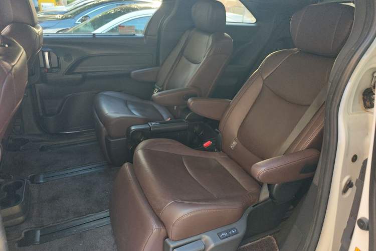 Used Toyota SIENNA 2021 2.5L Hybrid Platinum Edition Left Rear Seat