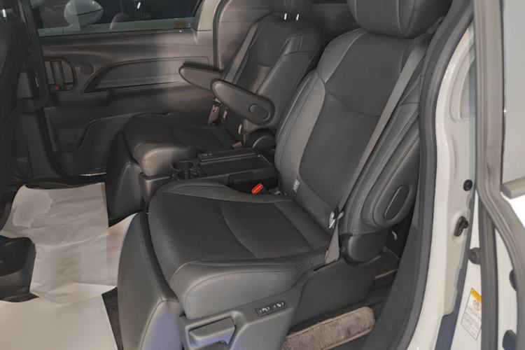 Used Toyota SIENNA 2021 2.5L Hybrid Premium Edition Left Rear Seat