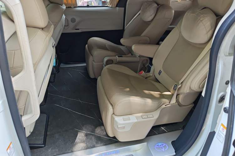 Used Toyota SIENNA 2021 2.5L Hybrid Ultimate Edition Left Rear Seat