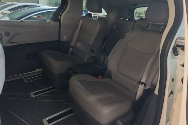 Used Toyota SIENNA 2021 2.5L Hybrid Luxury Edition Left Rear Seat
