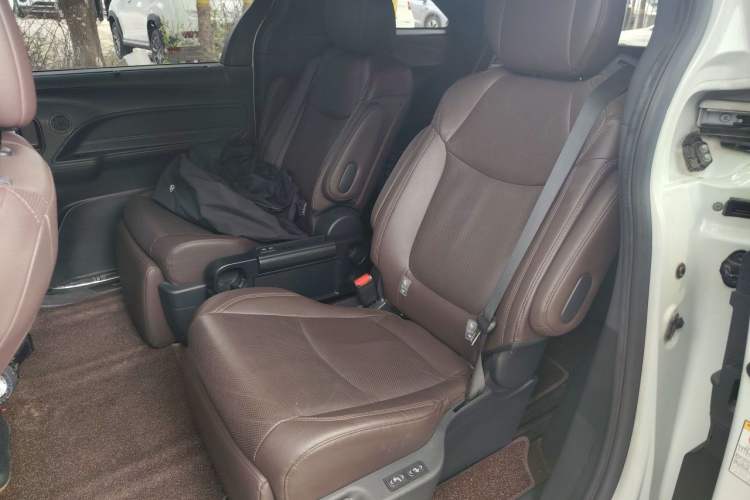 Used Toyota SIENNA 2021 2.5L Hybrid Platinum Edition Left Rear Seat