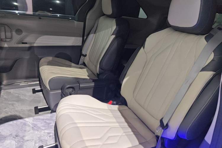 Used Toyota SIENNA 2021 2.5L Hybrid Comfort Edition Left Rear Seat
