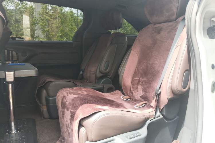 Used Toyota SIENNA 2021 2.5L Hybrid Platinum Edition Left Rear Seat