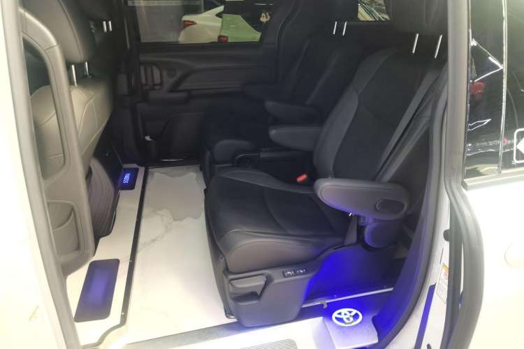 Used Toyota SIENNA 2021 2.5L Hybrid Premium Edition Left Rear Seat