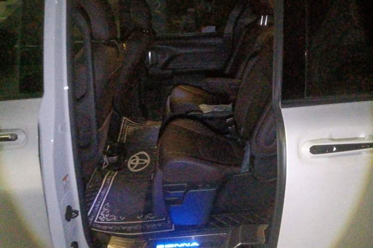 Used Toyota SIENNA 2021 2.5L Hybrid Platinum Edition Left Rear Seat