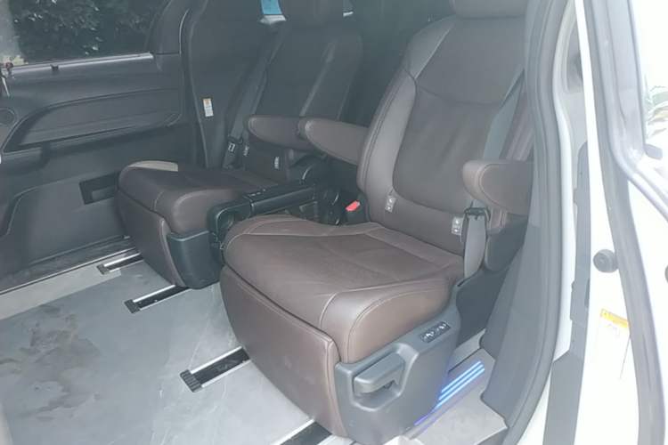 Used Toyota SIENNA 2021 2.5L Hybrid Platinum Edition Left Rear Seat