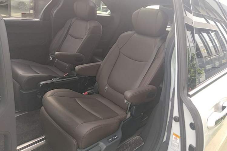 Used Toyota SIENNA 2021 2.5L Hybrid Platinum Edition Left Rear Seat