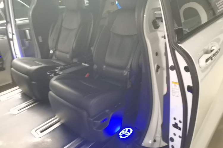 Used Toyota SIENNA 2021 2.5L Hybrid Ultimate Edition Left Rear Seat